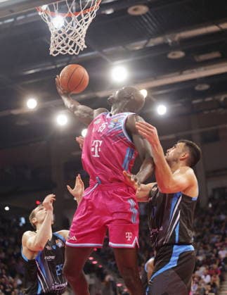 Kur Jongkuch Telekom Baskets Bonn vs. Science City Jena 19. Speiltag - Saison 2025 26