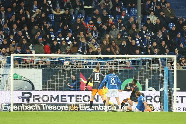 07.02.2026, xrekx, Fussball 2.Bundesliga, SV Darmstadt 98 - 1.FC Kaiserslautern v.l. Torschuss zum 2:0 durch Fynn Lakenmacher (SV Darmstadt 98) Julian Krahl (1.FC Kaiserslautern) (DFL DFB REGULATIONS PROHIBIT ANY USE OF PHOTOGRAPHS as IMAGE SEQUENCES and or QUASI-VIDEO) Darmstadt