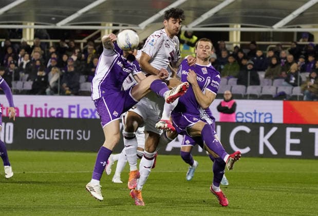 Torino™s Sandro Kulenovic fight for the ball with Fiorentina™s Marco Brescianini and Pietro Comuzzo during the Serie A soccer match between Fiorentina and Torino at the Artemio Franchi stadium in Florence, center of Italy - Saturday , February 07, 2026. - Soccer  Copyright: xMarcoxBucco LaxPressex