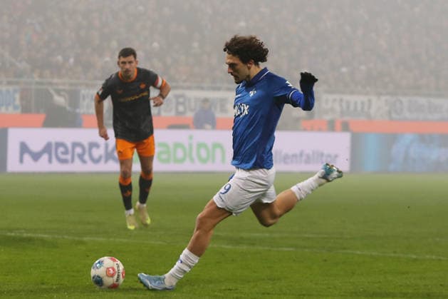 07.02.2026, xtvx, Fussball 2.Bundesliga, SV Darmstadt 98 - 1.FC Kaiserslautern v.l. Strafstoss Fraser Hornby (SV Darmstadt 98) Goal scored, Tor zum 1:0 (DFL DFB REGULATIONS PROHIBIT ANY USE OF PHOTOGRAPHS as IMAGE SEQUENCES and or QUASI-VIDEO) Darmstadt