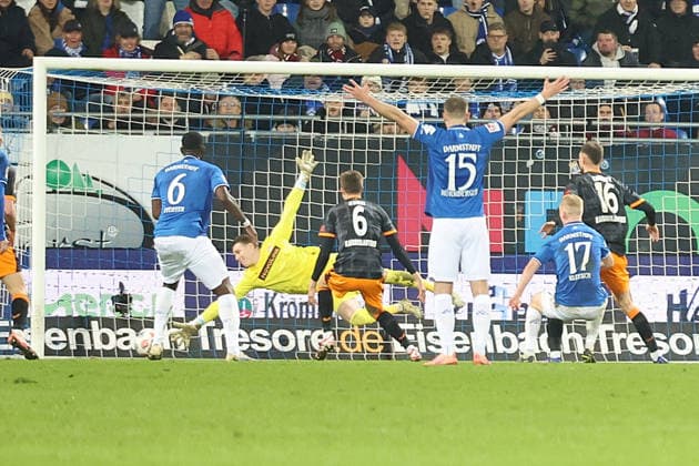 07.02.2026, xrekx, Fussball 2.Bundesliga, SV Darmstadt 98 - 1.FC Kaiserslautern v.l. Tor zum 3:0 durch Kai Klefisch (SV Darmstadt 98) Julian Krahl (1.FC Kaiserslautern) (DFL DFB REGULATIONS PROHIBIT ANY USE OF PHOTOGRAPHS as IMAGE SEQUENCES and or QUASI-VIDEO) Darmstadt