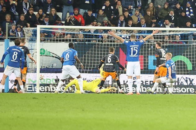 07.02.2026, xrekx, Fussball 2.Bundesliga, SV Darmstadt 98 - 1.FC Kaiserslautern v.l. Tor zum 3:0 durch Kai Klefisch (SV Darmstadt 98) Julian Krahl (1.FC Kaiserslautern) (DFL DFB REGULATIONS PROHIBIT ANY USE OF PHOTOGRAPHS as IMAGE SEQUENCES and or QUASI-VIDEO) Darmstadt