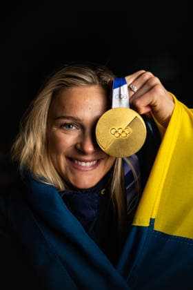 260207 Frida Karlsson of Sweden poses for a portrait with her Olympic gold medal at a press meet after the women™s 20 km skiathlon cross-country skiing during day 1 of the 2026 Winter Olympics on February 7, 2026 in Val di Fiemme. Photo: Maxim ThorÃ BILDBYRAN kod MT MT0963 skidor cross-country skiing langrenn Olympic Games, Olympische Spiele, Olympia, OS olympics winter olympics os ol olympiska spel vinter-os olympiske leker milano cortina 2026 milan cortina 2026 milano cortina 2026 olympic games milano cortina 2026 winter olympic games milano cortina-os milano cortina-ol vinter-ol 1 bbeng sverige pressträff porträtt portrait *** 260207 Frida Karlsson of Sweden poses for a portrait with her Olympic gold medal at a press meet after the women™s 20 km skiathlon cross country skiing during day 1 of the 2026 Winter Olympics on February 7, 2026 in Val di Fiemme Photo Maxim ThorÃ BILDBYRAN kod MT MT0963 skidor cross country skiing langrenn olympic games olympics winter olympics os ol olympiska spel vinter os olympiske leker milano cortina 2026 milan cortina 2026 milano cortina 2026 olympic games milano cortina 2026 winter olympic games milano cortina os milano cortina ol vinter ol 1 bbeng sverige pressträff porträtt portrait  Copyright: MAXIMxTHORE BB260207MT182