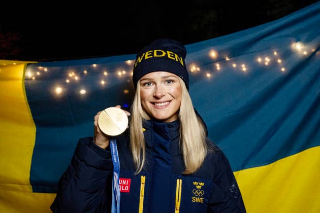 VAL DI FIEMME, ITALY 20260207 Sweden s Frida Karlsson with her gold medal from the women s skiathlon 10+10 km during the Winter Olympics in Val di Femme in Italy. VAL DI FIEMME ITALY x10430x *** VAL DI FIEMME, ITALY 20260207 Sweden s Frida Karlsson with her gold medal from the women s skiathlon 10 10 km during the Winter Olympics in Val di Femme in Italy VAL DI FIEMME ITALY x10430x  Copyright: xChristinexOlsson TTx 2026 OLYMPICS SKIATHLON