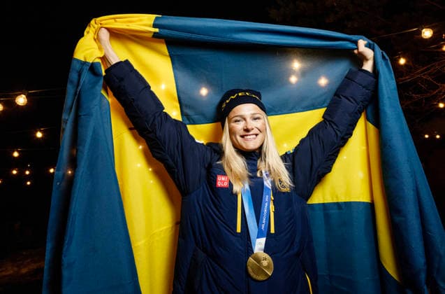 VAL DI FIEMME, ITALIEN 20260207 Sveriges Frida Karlsson med sin guldmedalj fran damernas skiathlon 10+10 km under vinter-OS i Val di Femme i Italien. VAL DI FIEMME ITALIEN x10430x *** VAL DI FIEMME, ITALY 20260207 Swedens Frida Karlsson with her gold medal from the womens skiathlon 10 10 km during the Winter Olympics in Val di Femme, Italy VAL DI FIEMME ITALY x10430x  Copyright: xChristinexOlsson TTx OS 2026 SKIATHLON