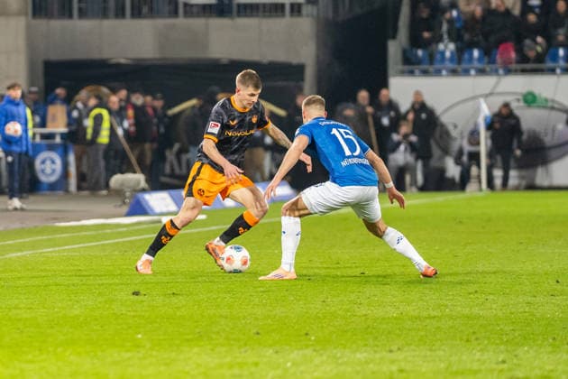 Spielszene, Ballaktion, Dribbling, v.l. Paul Joly (1. FC Kaiserslautern, 26), Fabian Nuernberger (SV Darmstadt 98, 15), GER, SV Darmstadt 98 vs. 1. FC Kaiserslautern, Fussball, 2. Bundesliga, 21. Spieltag, Saison 2025 2026, 07.02.2026, DFL REGULATIONS PROHIBIT ANY USE OF PHOTOGRAPHS AS IMAGE SEQUENCES AND OR QUASI-VIDEO, GER, SV Darmstadt 98 vs. 1. FC Kaiserslautern, Fussball, 2. Bundesliga, 21. Spieltag, Saison 2025 2026, 07.02.2026 Darmstadt