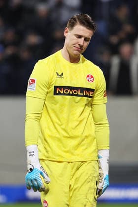 07.02.2026, xtvx, Fussball 2.Bundesliga, SV Darmstadt 98 - 1.FC Kaiserslautern v.l. Goal scored, Tor zum 3:0 Kai Klefisch (SV Darmstadt 98) Torwart Julian Krahl (1. FC Kaiserslautern) enttaeuscht, enttaeuscht schauend, dissapointed (DFL DFB REGULATIONS PROHIBIT ANY USE OF PHOTOGRAPHS as IMAGE SEQUENCES and or QUASI-VIDEO) Darmstadt
