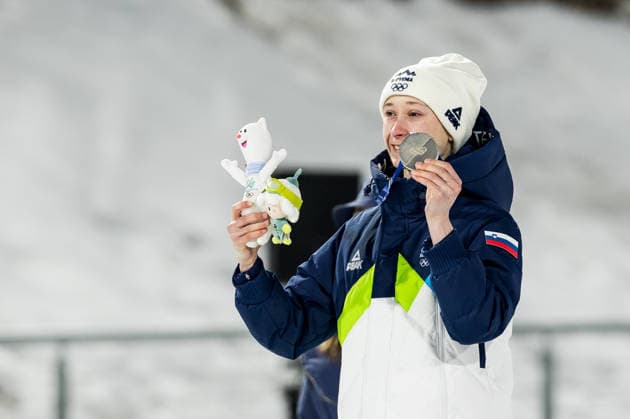 PREDAZZO, ITALY - FEBRUARY 7: Nika Prevc (Slowenia) holding up the Silver Medal during the Ski jumping, Skispringen, Ski, nordisch Women s Normal Hill Individual at the Milano Cortina 2026 Olympics at Predazzo Ski Jumping Stadium on day 2 of the Milano Cortina 2026 Olympics on February 7, 2026 in Predazzo, Italy. Editorial use only. Trentino-Suedtirol Italy Copyright: xSteffiexWunderlx