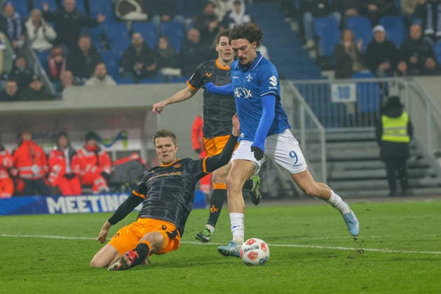 FBL-Germany 2.Bundesliga SV Darmstadt 98 - 1.FC Kaiserslautern Fabian Kunze (1.FC Kaiserslautern), Fraser Hornby (SV Darmstadt 98) battles for the Ball during the 2.Bundesliga 2025-26 match between SV Darmstadt 98 and 1.FC Kaiserslautern at Merckstadion am Böllenfalltor on 7 February 2026 in Darmstadt, Germany (DFL DFB REGULATIONS PROHIBIT ANY USE OF PHOTOGRAPHS as IMAGE SEQUENCES and or QUASI-VIDEO)