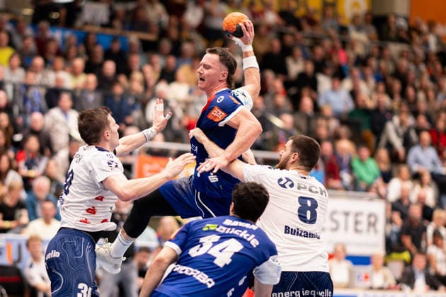 Mex Raguse (HBW Balingen Weilstetten, 06), umzingelt, HBW Balingen Weilstetten vs. 1. VFL Potsdam, Handball, 2. Bundesliga, 18. Spieltag, Saison 2025 2026, 07.02.2026 Eibner-Pressefoto Andreas Ulmer HBW Balingen Weilstetten vs. 1. VFL Potsdam, Handball, 2. Bundesliga, 18. Spieltag, Saison 2025 2026, 07.02.2026 Balingen Copyright: xEibner-Pressefoto AndreasxUlmerx EP_AUR