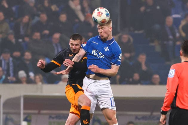 FBL-Germany 2.Bundesliga SV Darmstadt 98 - 1.FC Kaiserslautern Luca Sirch (1.FC Kaiserslautern), Fabian Nürnberger (SV Darmstadt 98) battles for the Ball during the 2.Bundesliga 2025-26 match between SV Darmstadt 98 and 1.FC Kaiserslautern at Merckstadion am Böllenfalltor on 7 February 2026 in Darmstadt, Germany (DFL DFB REGULATIONS PROHIBIT ANY USE OF PHOTOGRAPHS as IMAGE SEQUENCES and or QUASI-VIDEO)
