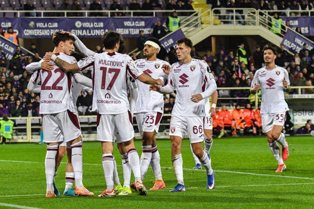 celebrates with teammates after scoring the 1-0 goal during ACF Fiorentina vs Torino FC, Italian soccer Serie A match in Florence, Italy, February 07 2026  Copyright: xFabioxFagiolini IPAxSportx xipa-agency.netx xx IPA_71094452 IPA_Agency_IPA71094452