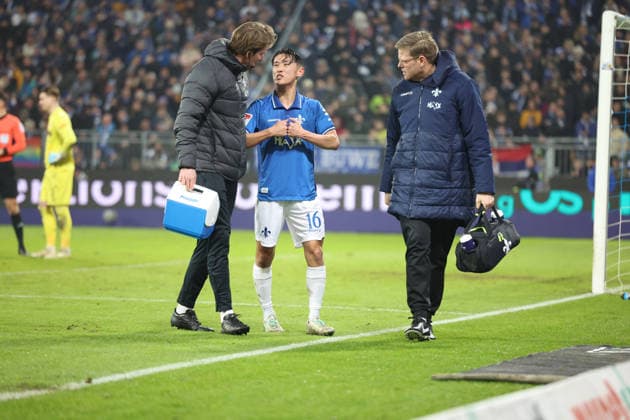 07.02.2026, xrekx, Fussball 2.Bundesliga, SV Darmstadt 98 - 1.FC Kaiserslautern v.l. . Hiroki Akiyama (SV Darmstadt 98) verletzt, Verletzung, Schmerz, Schmerzen, injured, injury, pain, pains (DFL DFB REGULATIONS PROHIBIT ANY USE OF PHOTOGRAPHS as IMAGE SEQUENCES and or QUASI-VIDEO) Darmstadt