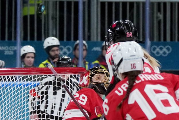 February 7, 2026, Milan, ITALY: Switzerland goalie Saskia Maurer (29) and CanadaöÄÃ s Natalie Spooner (24) look for the loose puck during the first period of a preliminary round women s hockey game at the Milan Cortina Winter Olympics, in Milan, on Saturday, Feb. 7, 2026. Canada News - February 7, 2026  - ZUMAc35_ 20260207_zaf_c35_095 Copyright: xDarrylxDyckx