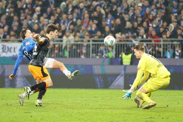 07.02.2026, xrekx, Fussball 2.Bundesliga, SV Darmstadt 98 - 1.FC Kaiserslautern v.l. Torschuss zum 4:0 durch Luca Marseiler (SV Darmstadt 98) Jacob Rasmussen (1.FC Kaiserslautern) Julian Krahl (1.FC Kaiserslautern) (DFL DFB REGULATIONS PROHIBIT ANY USE OF PHOTOGRAPHS as IMAGE SEQUENCES and or QUASI-VIDEO) Darmstadt