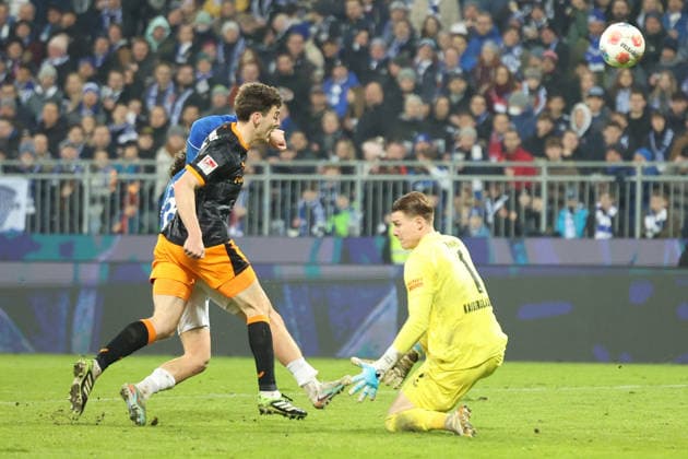07.02.2026, xrekx, Fussball 2.Bundesliga, SV Darmstadt 98 - 1.FC Kaiserslautern v.l. Torschuss zum 4:0 durch Luca Marseiler (SV Darmstadt 98) Jacob Rasmussen (1.FC Kaiserslautern) Julian Krahl (1.FC Kaiserslautern) (DFL DFB REGULATIONS PROHIBIT ANY USE OF PHOTOGRAPHS as IMAGE SEQUENCES and or QUASI-VIDEO) Darmstadt