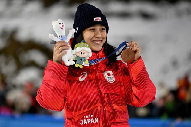 Predazzo, Italy, February 07th 2026. Third place Nozomi Maruyama of Japan celebrate in podium after the Ski jumping, Skispringen, Ski, nordisch Womens Normal Hill Individual competition of the Olympic Winter games, Winterspiele,Spiele, Summer games 2026 in Predazzo, Italy. (Photo by Igor Kupljenik Sports Press Photo)  Copyright: xIgorxKupljenikx xSPPx Sportspressphoto_SPR89627