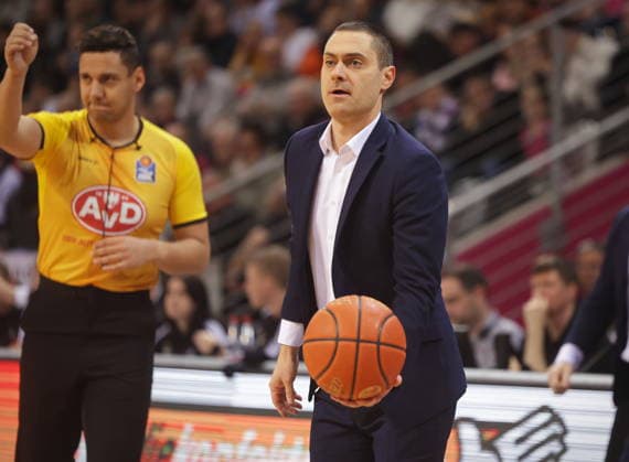 Trainer Marko Stankovic Telekom Baskets Bonn vs. Science City Jena 19. Speiltag - Saison 2025 26