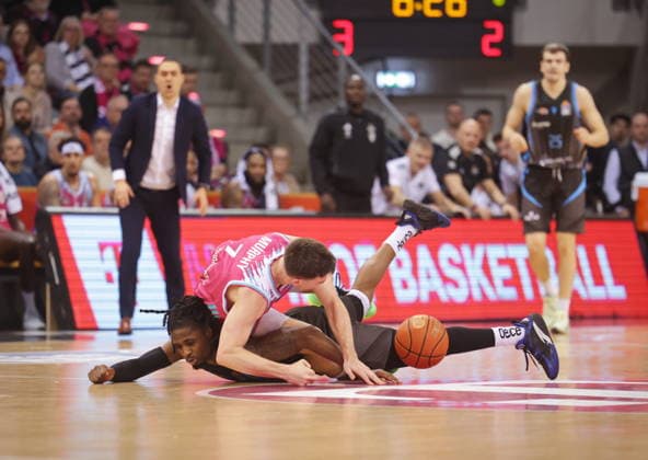 Am Boden: Grayson Murphy Telekom Baskets Bonn vs. Science City Jena 19. Speiltag - Saison 2025 26