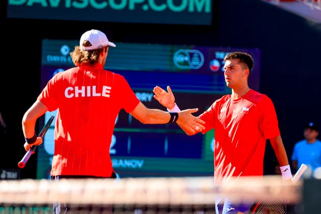 Tenis, Chile vs Serbia. Copa Davis 2026. Los tenistas chilenos Tomas Barrios y Nicolas Jarry celebran el punto, durante el partido de dobles de Copa Davis valido por el Grupo Mundial, disputado en la Cancha Central Anita Lizana, Parque Estadio Nacional de Santiago, Chile. 07 02 2026 Pepe Alvujar Photosport Tenis, Chile vs Serbia. Copa Davis 2026. 234 5.000 Chilean tennis players Tomas Barrios and Nicolas Jarry celebrate the point during the Davis Cup doubles match valid for the World Group, played on the Anita Lizana Central Court, National Stadium Park in Santiago, Chile. 07 02 2026 Pepe Alvujar Photosport Chile vs Serbia dia 2, Copa Davis 2026