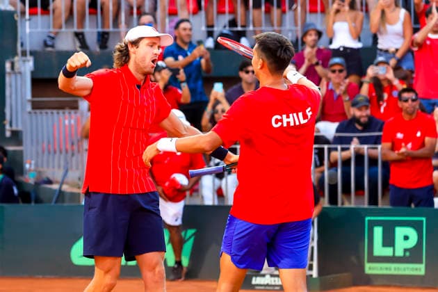 Tenis, Chile vs Serbia. Copa Davis 2026. Los tenistas chilenos Tomas Barrios y Nicolas Jarry celebran el triunfo, durante el partido de dobles de Copa Davis valido por el Grupo Mundial, disputado en la Cancha Central Anita Lizana, Parque Estadio Nacional de Santiago, Chile. 07 02 2026 Pepe Alvujar Photosport Tenis, Chile vs Serbia. Copa Davis 2026. Chilean tennis players Tomas Barrios and Nicolas Jarry celebrate their victory during the Davis Cup doubles match valid for the World Group, played on the Anita Lizana Central Court, National Stadium Park in Santiago, Chile. 07 02 2026 Pepe Alvujar Photosport Chile vs Serbia dia 2, Copa Davis 2026