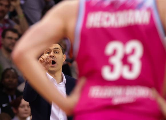Headcoach Marko Stankovic (Bonn) und Patrick Heckmann (Bonn), Telekom Baskets Bonn vs Science City Jena, easyCredit BBL, 19. Spieltag, Telekom Dome Bonn, 07.02.2026.