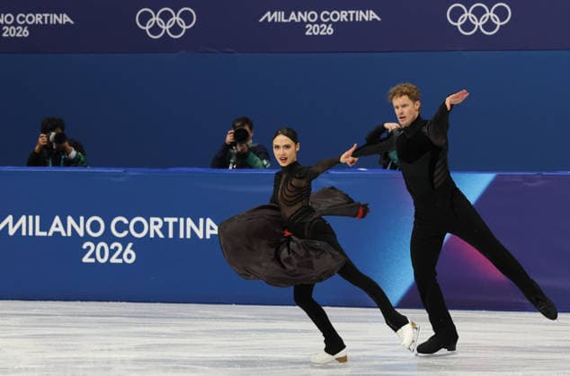 February 7, 2026, Milan, Lombardy, Italy: MADISON CHOCK and EVAN BATES of Team USA perform their Ice Dance Free Dance in the Figure skating, Eiskunstlauf Team Event at the Milano Cortina 2026 Winter Olympic Games, Olympische Spiele, Olympia, OS Olympics 2026: Milano Cortina: Figure Skating Team Event  - ZUMAc179 20260207_oly_c179_087 Copyright: xMickaelxChavetx