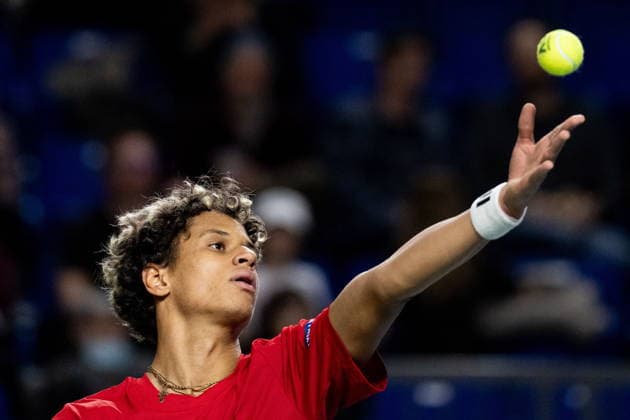February 7, 2026, Vancouver, Bc, CANADA: Canada s Gabriel Diallo serves to Brazil s Matheus Pucinelli de Almeida during the second set of a Davis Cup Qualifiers tennis singles match in Vancouver, on Saturday, Feb. 7, 2026. Canada News - February 7, 2026  - ZUMAc35_ 20260207_zaf_c35_253 Copyright: xEthanxCairnsx