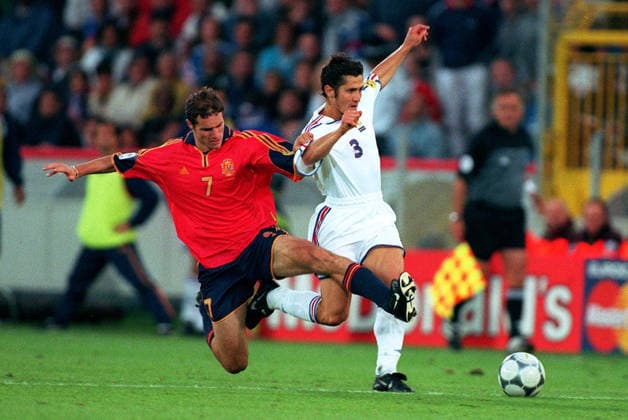 Spain V France, UEFA EURO, EM, Europameisterschaft,Fussball 2000 Quarter Final Ivan Helguera of Spain and Bixente Lizarazu of France challenge during the UEFA Euro 2000 Quarter Final match between Spain and France at Jan Breydelstadion on June 25, 2000 in Bruge, Belgium. Bruge Jan Breydelstadion Belgium Belgium Copyright: xAllstarxPicturexLibraryxLtdx