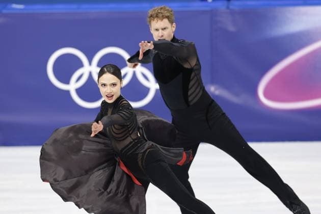 Milan Cortina Olympics: Figure skating, Eiskunstlauf American ice dancers Madison Chock (L) and Evan Bates perform their free dance during the figure skating team event at the Milan Cortina Olympics at Milano Ice Skating Arena in Milan on Feb. 7, 2026.  A14AA0005255203P