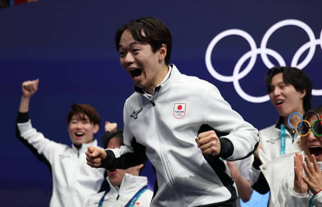 (260208) -- MILAN, Feb. 8, 2026 -- Kagiyama Yuma of Japan celebrates with his team after performing during the short program of men single skating for Figure skating, Eiskunstlauf team event at the Milan-Cortina 2026 Olympic Winter games, Winterspiele,Spiele, Summer games in Milan, Italy, Feb. 7, 2026. ) (MICO2026)ITALY-MILAN-OLYMPIC WINTER GAMES-FIGURE SKATING TEAM EVENT-MEN SINGLE SKATING-SHORT PROGRAM ChenxYichen 