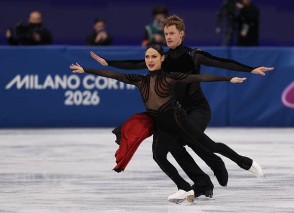 (260208) -- MILAN, Feb. 8, 2026 -- Madison Chock (front) Evan Bates of the United States perform during the free dance of ice dance skating for Figure skating, Eiskunstlauf team event at the Milan-Cortina 2026 Olympic Winter games, Winterspiele,Spiele, Summer games in Milan, Italy, Feb. 7, 2026. ) (MICO2026)ITALY-MILAN-OLYMPIC WINTER GAMES-FIGURE SKATING TEAM EVENT-ICE DANCE-FREE DANCE ChenxYichen 