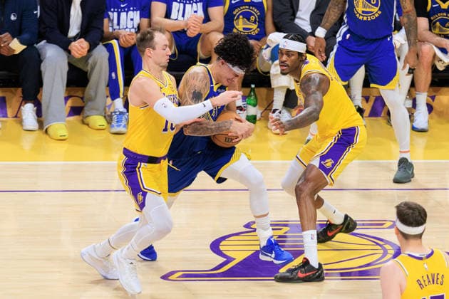 February 7, 2026, Los Angeles, California, USA: Luke Kennard 10 and Jarred Vanderbilt 2 of the Los Angeles Lakers try to strip the ball from Gui Santos 15 of the Golden State Warriors during a regular season NBA, Basketball Herren, USA game on Saturday February 7, 2026 at Crypto.com Arena in Los Angeles, California. Lakers defeat Warriors, 105-99. JAVIER ROJAS PI Los Angeles USA - ZUMAp124 20260207_zaa_p124_025 Copyright: xJavierxRojasx