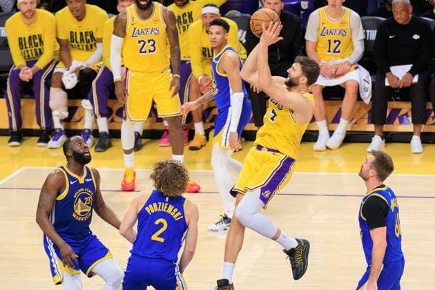 February 7, 2026, Los Angeles, California, USA: Maxi Kleber 14 of the Los Angeles Lakers puts up a shot during a regular season NBA, Basketball Herren, USA game against the Golden State Warriors on Saturday February 7, 2026 at Crypto.com Arena in Los Angeles, California. Lakers defeat Warriors, 105-99. JAVIER ROJAS PI Lakers Vs. Warriors  - ZUMAp124 20260207_zaa_p124_023 Copyright: xJavierxRojasx