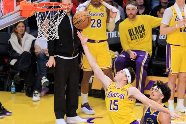 February 7, 2026, Los Angeles, California, USA: Austin Reaves 15 of the Los Angeles Lakers puts up a layup during a regular season NBA, Basketball Herren, USA game against the Golden State Warriors on Saturday February 7, 2026 at Crypto.com Arena in Los Angeles, California. Lakers defeat Warriors, 105-99. JAVIER ROJAS PI Los Angeles USA - ZUMAp124 20260207_zaa_p124_045 Copyright: xJavierxRojasx