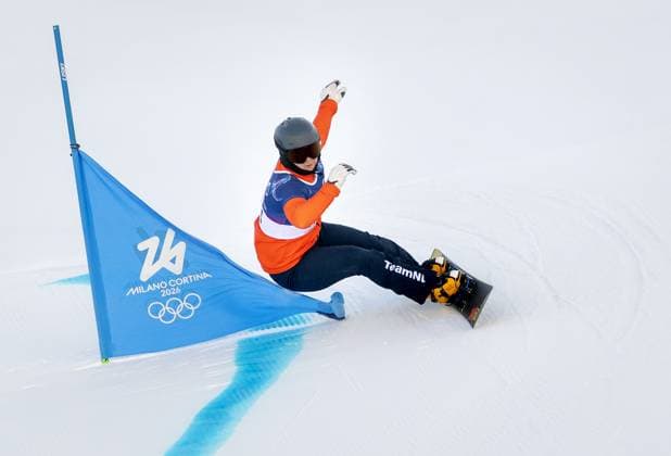 LIVIGNO - Michelle Dekker during the parallel giant slalom qualifying event in snowboarding at the Winter Olympics in Milan and Cortina. IRIS VAN DEN BROEK ANP xVIxANPxSportx xxANPxIVx 550006411 originalFilename: 550006411.jpg