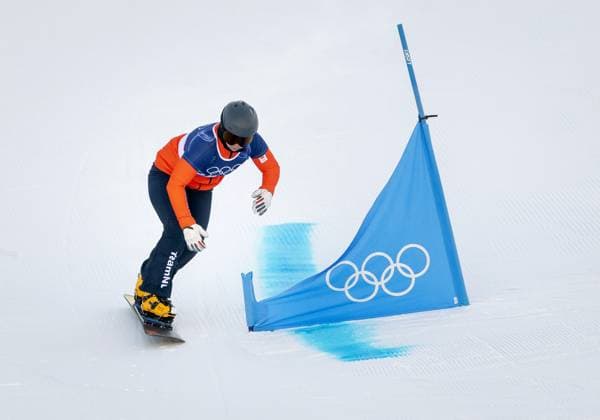 LIVIGNO - Michelle Dekker during the parallel giant slalom qualifying event in snowboarding at the Winter Olympics in Milan and Cortina. IRIS VAN DEN BROEK ANP xVIxANPxSportx xxANPxIVx 550007057 originalFilename: 550007057.jpg