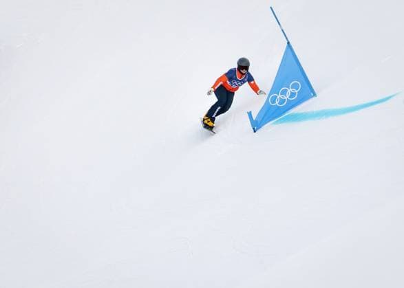 LIVIGNO - Michelle Dekker during the parallel giant slalom qualifying event in snowboarding at the Winter Olympics in Milan and Cortina. IRIS VAN DEN BROEK ANP xVIxANPxSportx xxANPxIVx 550008030 originalFilename: 550008030.jpg