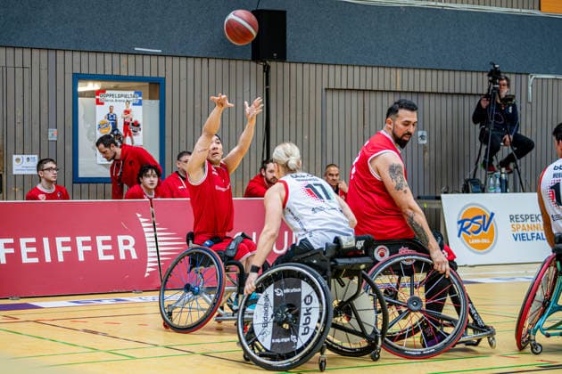 IWBF ChampionsCup; RBC Köln 99ers - BBK Bidaideak Bilbao, 08.02.26 Ryuga Akaishi (Köln 99ers, 8), Bulut Kodal (Köln 99ers, 24), Kathleen Dandeneau (BBK Bidaideak Bilbao, 17) IWBF ChampionsCup; RBC Köln 99ers - BBK Bidaideak Bilbao: Wetzlar, 08.02.26 Copyright: xBEAUTIFULxSPORTS Roeczeyx