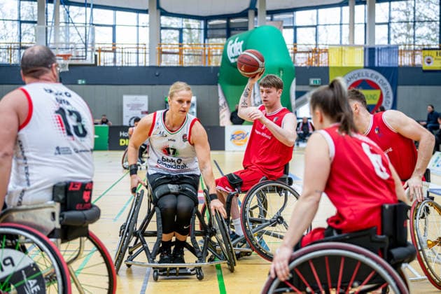 IWBF ChampionsCup; RBC Köln 99ers - BBK Bidaideak Bilbao, 08.02.26 Jack Long (Köln 99ers, 11), Kathleen Dandeneau (BBK Bidaideak Bilbao, 17), Asier Garcia (BBK Bidaideak Bilbao, 13) IWBF ChampionsCup; RBC Köln 99ers - BBK Bidaideak Bilbao: Wetzlar, 08.02.26 Copyright: xBEAUTIFULxSPORTS Roeczeyx