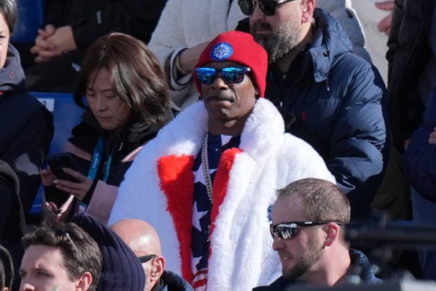 snoop dogg at the finish line of a women s downhill alpine skiing race at the 2026 Winter Olympics in Cortina, Italy, on Saturday, February 8, 2026.  Copyright: xDavidexSpada LaPressex