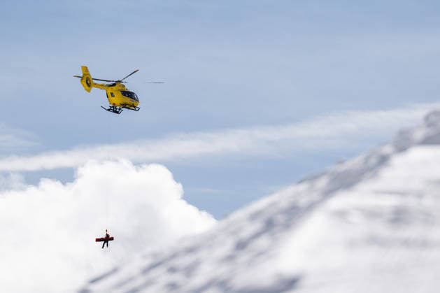 260208 A helicopter lifts Lindsey Vonn of USA during women s alpine skiing downhill during day 2 of the 2026 Winter Olympics on February 8, 2026 in Cortina. Photo: Joel Marklund BILDBYRAN kod JM JM0784 bbeng alpint alpine skiing Olympic Games, Olympische Spiele, Olympia, OS olympics winter olympics os ol olympiska spel vinter-os olympiske leker milano cortina 2026 milan cortina 2026 milano cortina 2026 olympic games milano cortina 2026 winter olympic games milano cortina-os milano cortina-ol vinter-ol störtlopp downhill dam skada *** 260208 A helicopter lifts Lindsey Vonn of USA during women s alpine skiing downhill during day 2 of the 2026 Winter Olympics on February 8, 2026 in Cortina Photo Joel Marklund BILDBYRAN code JM JM0784 bbeng alpine alpine skiing olympic games olympics winter olympics os ol olympic games winter os olympic games milano cortina 2026 milan cortina 2026 milano cortina 2026 olympic games milano cortina 2026 winter olympic games milano cortina os milano cortina ol winter ol downhill women injury  Copyright: JOELxMARKLUND BB260208JM031