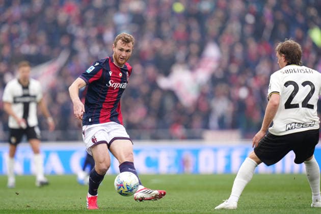 Bologna s Tommaso Pobega fights for the ball with ParmaÕs Oliver Sorensen Jensen during the Serie A soccer match between Bologna and Parma at the Renato DallÕAra Stadium in Bologna, north Italy - Sunday, February 8, 2026 -  Copyright: xMassimoxPaolone LaPressex