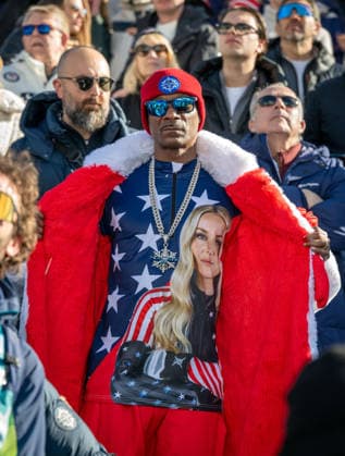 February 8, 2026, Cortina, Belluno, Italy: SNOOP DOG and other fans react to LINDSEY VONN s crashing on her first attempt at the Alpine Skiing Women s Downhill in Cortina at the Tofane Alpine Skiing Centre on February 8, 2026 during the Milano Cortina 2026 Olympics. Cortina Italy - ZUMAh234 20260208_oly_h234_001 Copyright: xMarkxEdwardxHarrisx