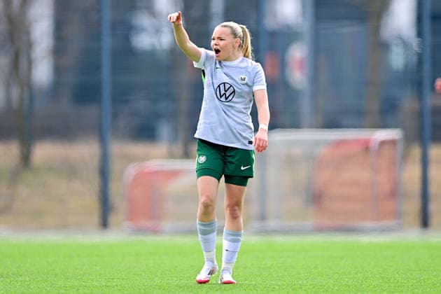 Anny Kerim-Lindland (Wolfsburg, 7) gibt Anweisungen, gestikuliert, mit den Armen gestikulieren, gives instructions, gesticulate, Freisteller, Einzelbild, Aktion, Action, 08.02.2026, München (Deutschland), Fussball,2. Frauen-Bundesliga, FC Bayern München II - VfL Wolfsburg II, DFB DFL REGULATIONS PROHIBIT ANY USE OF PHOTOGRAPHS AS IMAGE SEQUENCES AND OR QUASI-VIDEO.