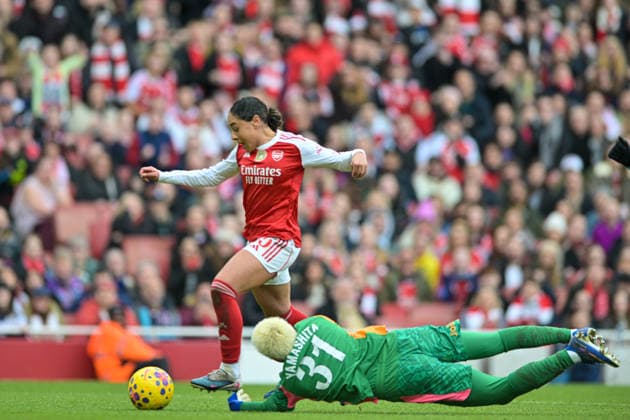 Olivia Smith of Arsenal Women rounds the goalkeeper and scores Arsenal Women first goal early in the first half during the Women s Super League match between Arsenal Women and Manchester City Women at the Emirates Stadium, London, England on 8 February 2026. Copyright: xPhilxHutchinsonx 44510003