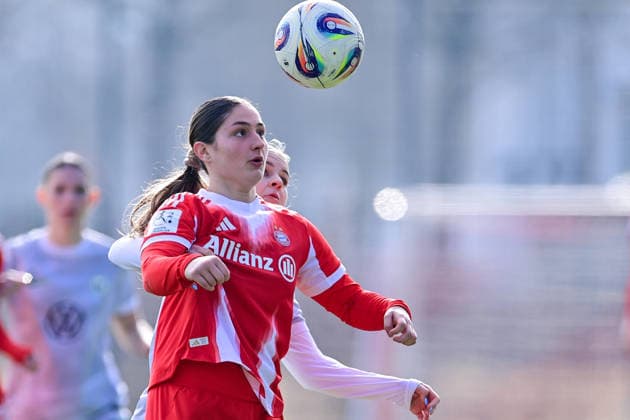 Elira Terakaj (FCB, 7) am Ball, 08.02.2026, München (Deutschland), Fussball,2. Frauen-Bundesliga, FC Bayern München II - VfL Wolfsburg II, DFB DFL REGULATIONS PROHIBIT ANY USE OF PHOTOGRAPHS AS IMAGE SEQUENCES AND OR QUASI-VIDEO.