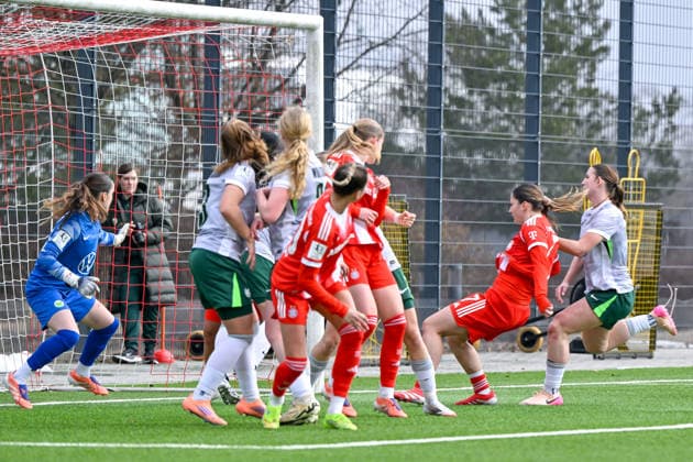 Elira Terakaj (FCB, 7) (2.v.re.) erzielt das Tor zum 1:1, Torschuetze zum 1:1, scores the goal, Tor, Goal, Torerfolg, Action, Aktion, 08.02.2026, München (Deutschland), Fussball,2. Frauen-Bundesliga, FC Bayern München II - VfL Wolfsburg II, DFB DFL REGULATIONS PROHIBIT ANY USE OF PHOTOGRAPHS AS IMAGE SEQUENCES AND OR QUASI-VIDEO.