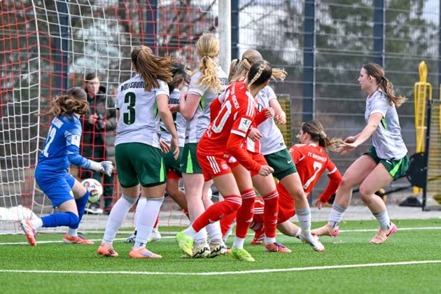 Elira Terakaj (FCB, 7) (2.v.re.) erzielt das Tor zum 1:1, Torschuetze zum 1:1, scores the goal, Tor, Goal, Torerfolg, Action, Aktion, 08.02.2026, München (Deutschland), Fussball,2. Frauen-Bundesliga, FC Bayern München II - VfL Wolfsburg II, DFB DFL REGULATIONS PROHIBIT ANY USE OF PHOTOGRAPHS AS IMAGE SEQUENCES AND OR QUASI-VIDEO.