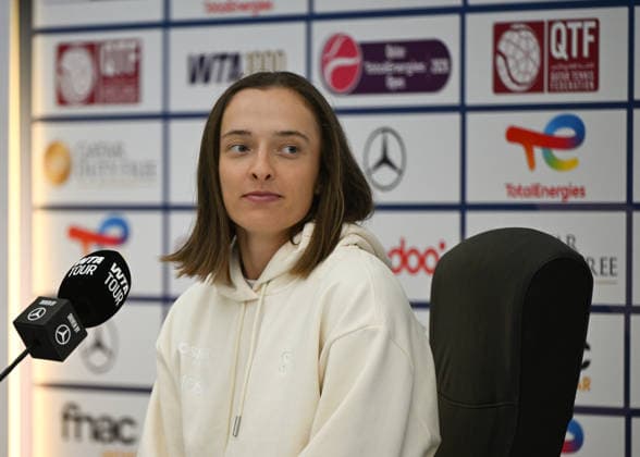 Qatar TotalEnergies Open 2026 - Day One DOHA, QATAR FEBRUARY 8: Iga Swiatek of Poland speaks during a press conference, PK, Pressekonferenz on Media Day at the Qatar TotalEnergies Open, part of the Hologic WTA, Tennis Damen Tour, at the Khalifa International Tennis and Squash Complex, in Doha, Qatar, February 8, 2026. Doha Qatar Copyright: xArturxWidakx originalFilename:widak-qatartot260208_npEpo.jpg